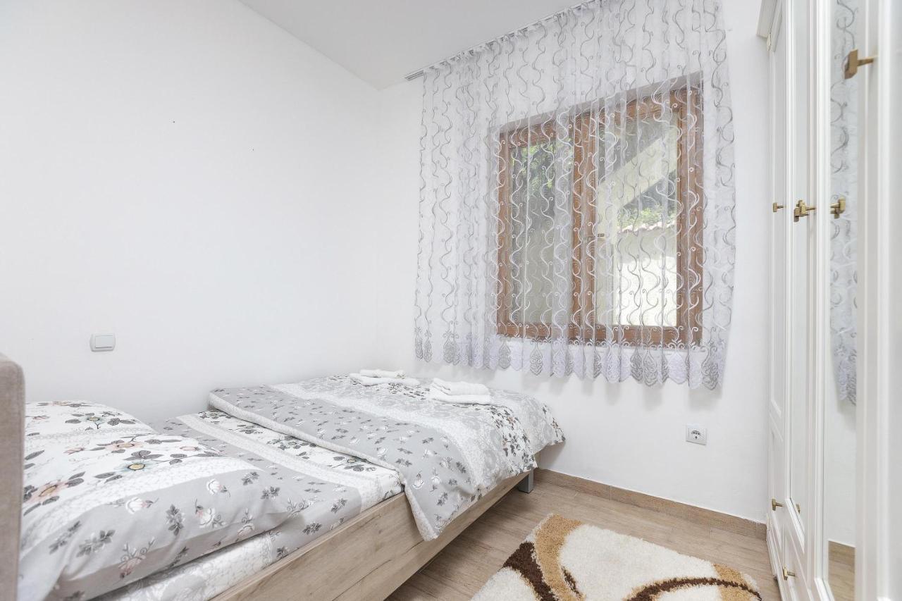 Muo Sea Front Apartments Kotor Luaran gambar