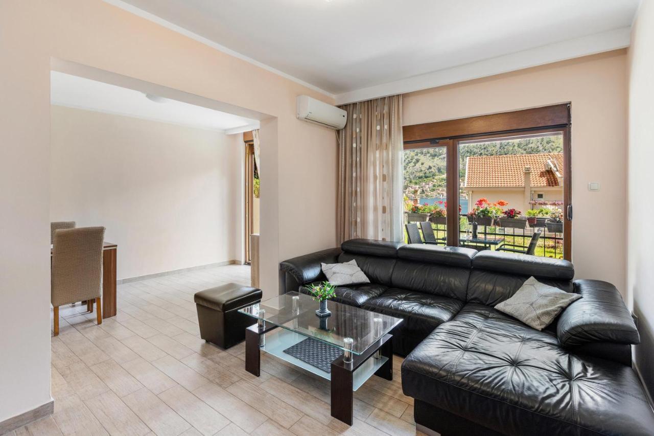 Muo Sea Front Apartments Kotor Luaran gambar