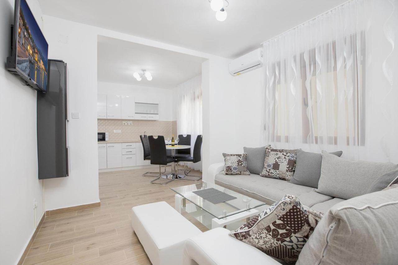 Muo Sea Front Apartments Kotor Luaran gambar